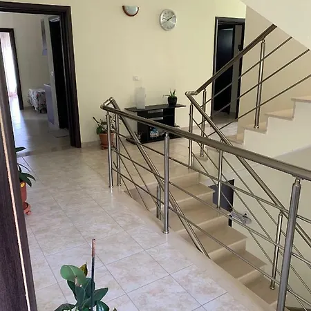 Eleana Lukovë